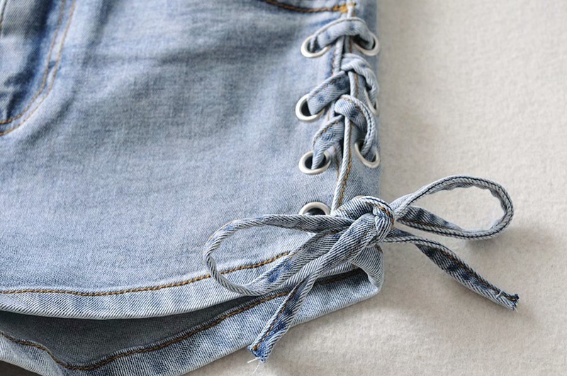 Fashionable And Personalized Bow Denim Shorts For Women - Image 3