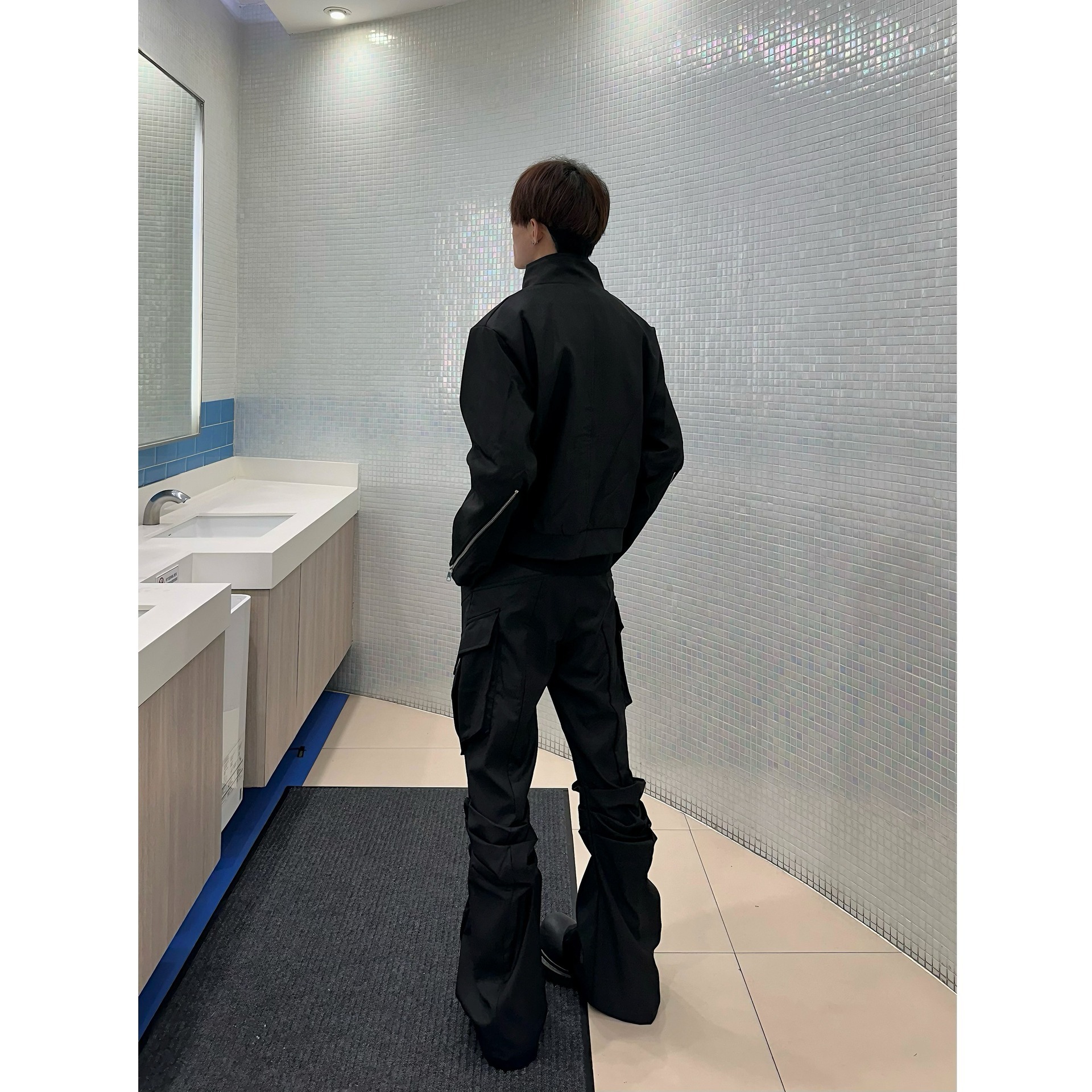 Large Pocket Pleated Black Cargo Pants Men - Image 3