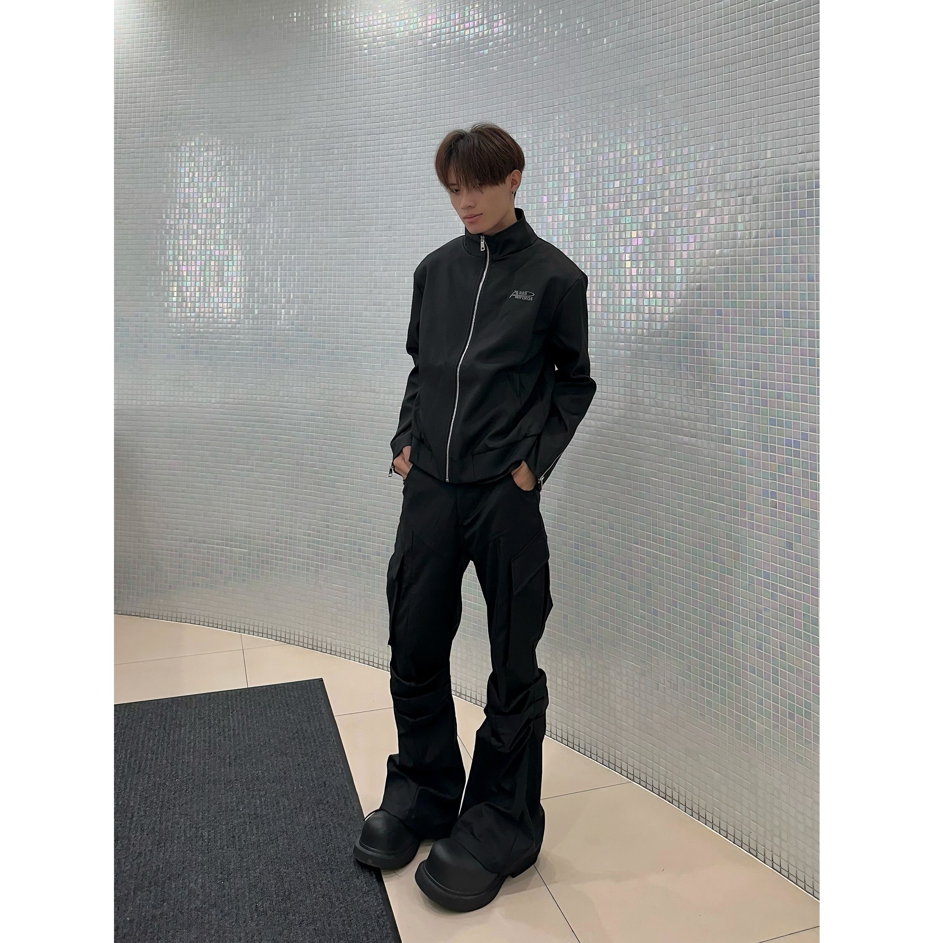 Large Pocket Pleated Black Cargo Pants Men - Image 4