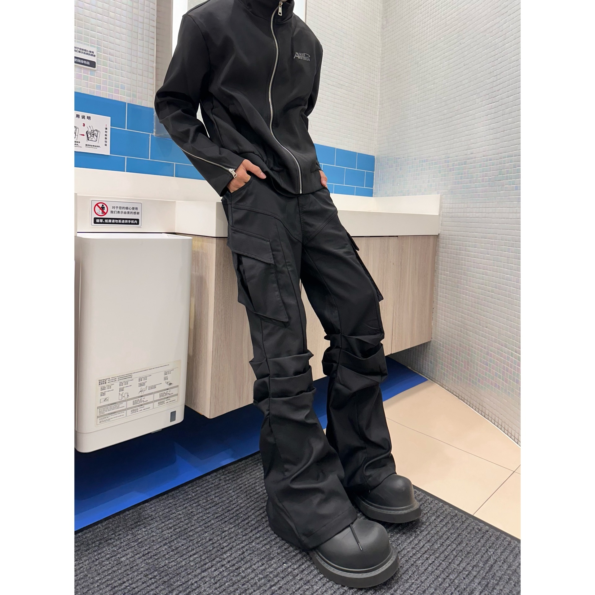 Large Pocket Pleated Black Cargo Pants Men - Image 2